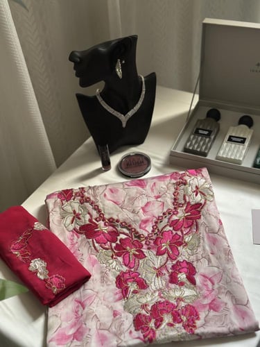 مخور حرير مخرم مع طرحة مطرزة