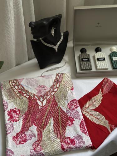 مخور حرير مخرم مع طرحة مطرزة