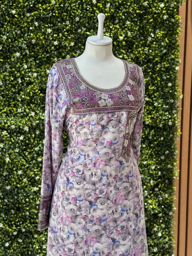 مخور حرير ايطالي مع تطريز على الصدر والأكمام