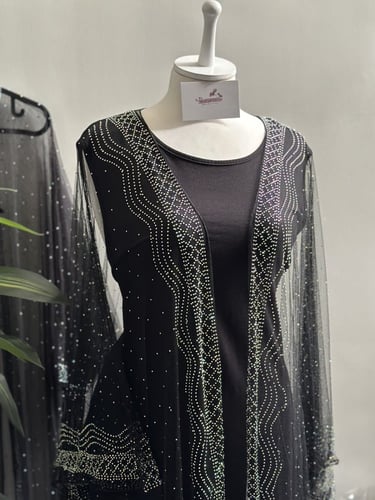 بشت او وشاح تل مرصعة بالكرستالات