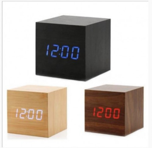 ساعة رقمية مع قياس درجة الرياح