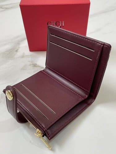 محفظة كارولينا هيريرا