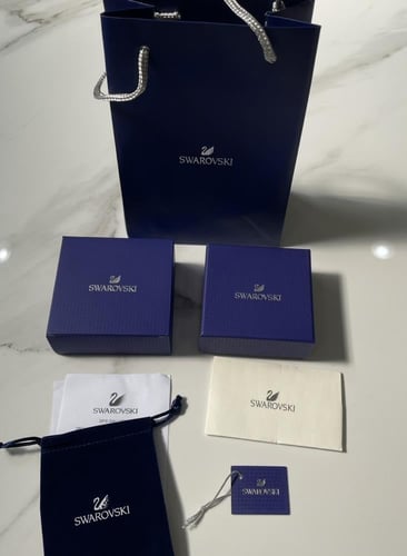 عقد lovely سوارفسكي