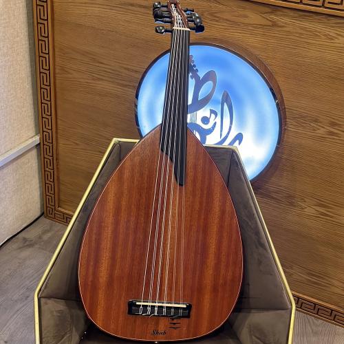 عود سعودي صناعة شاب