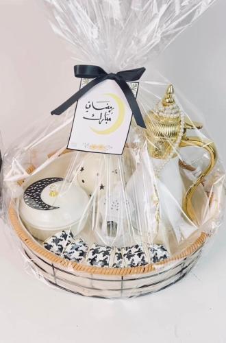 توزيعات رمضان سلة ضيافة ملكية بتغليف فاخر
