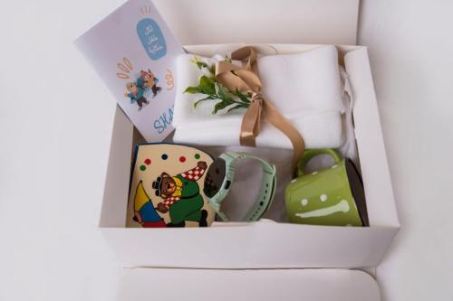 بوكس هدايا اطفال ملونة ,مرح, أنيق, رائع