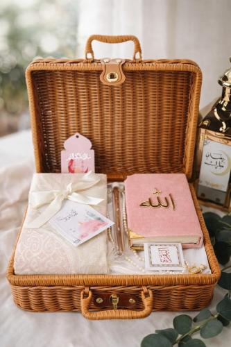 توزيعات رمضان فاخرة بحقيبة خوص ولمسات راقية