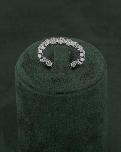 طقم زركون فضي أنيق بتصميم كلاسيكي