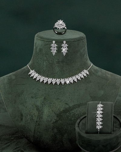 طقم زركون ناعم بالزركون ولمعة الألماس