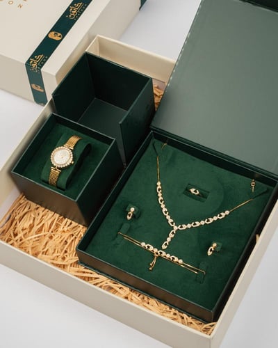 مجموعة خاتون الفاخرة طقم مع ساعة بتصميم ذهبي متناس...