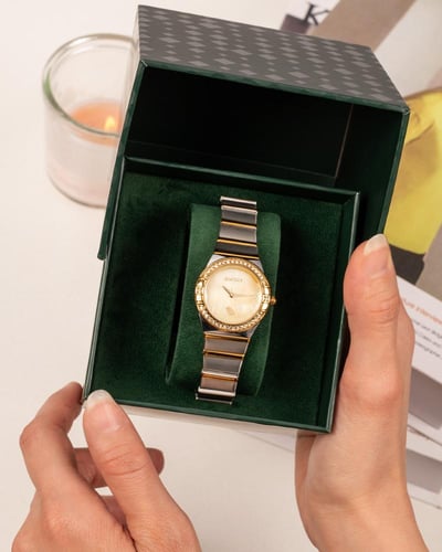 طقم ساعة وأساور فاخرة بلون ذهبي فضي مرصّع بالزركون