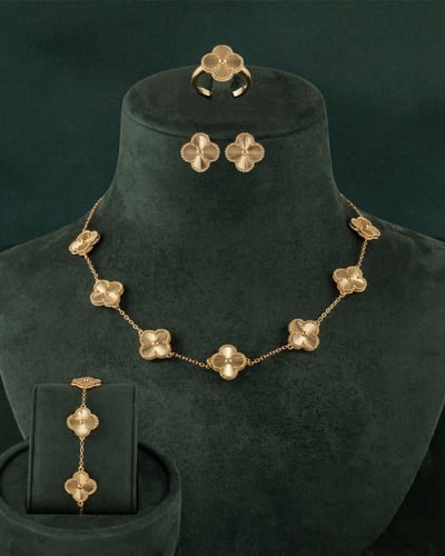 طقم نسائي وساعة مجموعة فخمة بتصميم عالمي