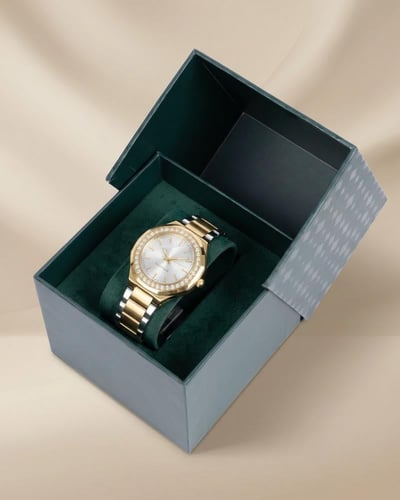 ساعة خاتون بتصميم كلاسيكي ونقش إغريقي لون فضي ذهبي