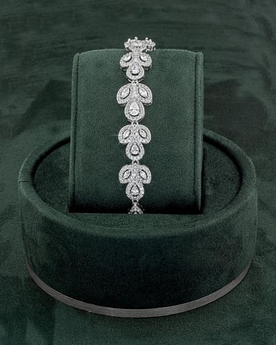 طقم اكسسوارات نسائي فضي بلمعة الألماس للزفاف