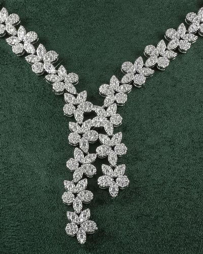 وردة الياسمين -طقم نسائي فضي مزدان بالزركون 5 قطع...