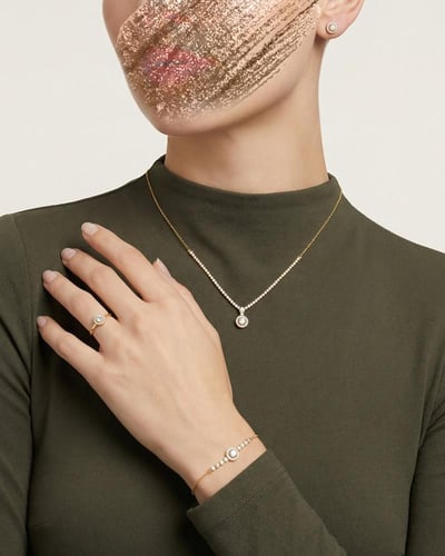 طقم مجوهرات ذهبي ناعم مرصع بفصوص الزركون الماسية