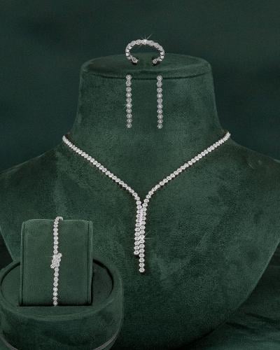 طقم زركون فضي أنيق بتصميم كلاسيكي