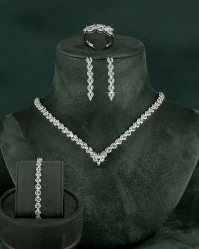 طقم مجوهرات بتصميم متشابك من الزركون