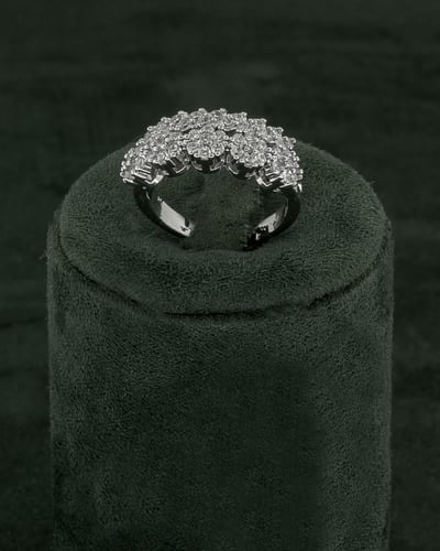 طقم زركون للنساء محلى بفصوص الزركون