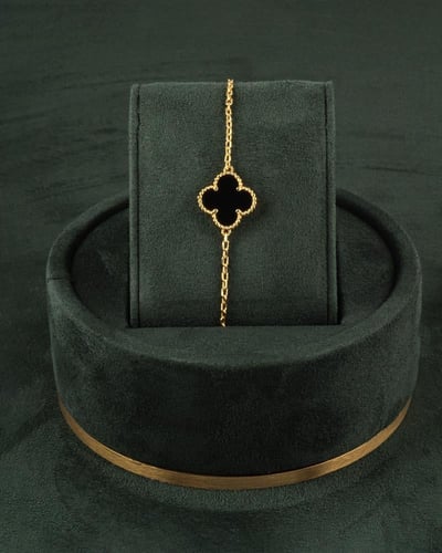 طقم نسائي بتصميم عالمي وردة سوداء