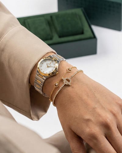 هدية نسائية مميزة من خاتون® ساعة واسوارتين