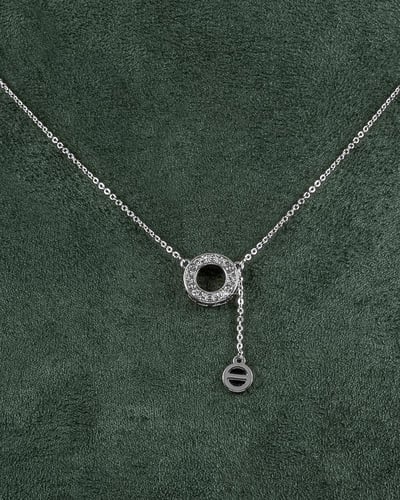 سلسال نسائي فضي مزين بالزركون على شكل دائري انيق