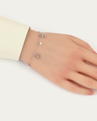 اسوارة يد من خاتون تصميم فضي ناعم مزين بحجر الزركو...