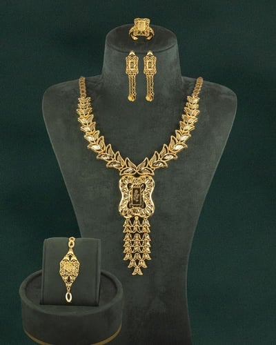 طقم مجوهرات ماركة خاتون بلمعة الذهب