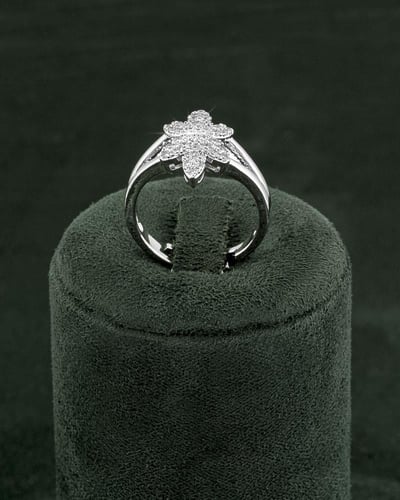 طقم مجوهرات نسائية فاخر مزين بالزركون