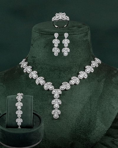 طقم اكسسوارات نسائي فضي بلمعة الألماس للزفاف