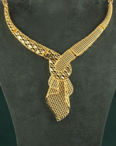 طقم مجوهرات نسائية بلمعة الذهب تصميم فاخر