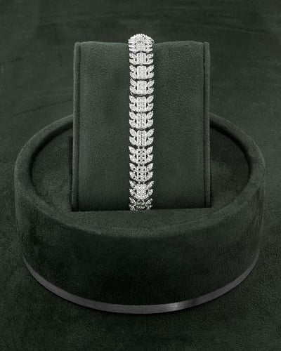 طقم فضي تصميم عصري بلمعة الألماس