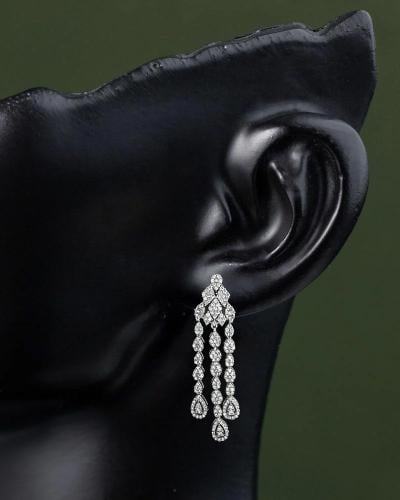 أقراط نسائية فاخرة مزدانة بلمعة الألماس