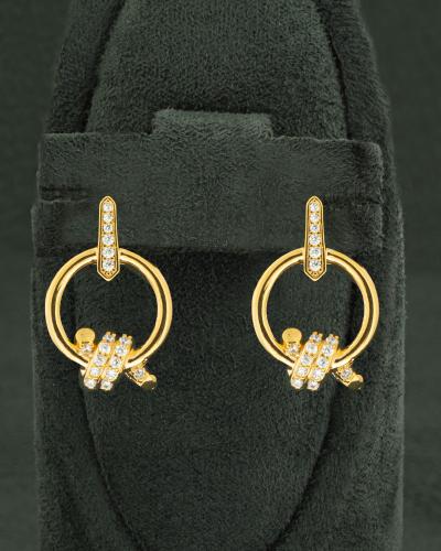 أقراط الاذن بتصميم عصري كاجوال مزينة بالزركون