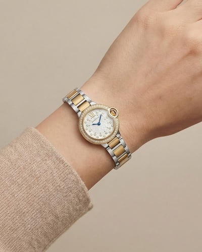 ساعة متعددة الألوان بعقارب زرقاء تصميم عصري للنساء...