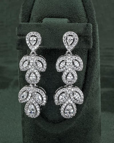 طقم اكسسوارات نسائي فضي بلمعة الألماس للزفاف