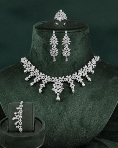 طقم مجوهرات زركون بلمعة الألماس الجذابة