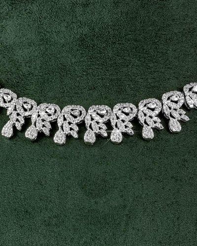 طقم شوكر نسائي فاخر بلمعة الألماس