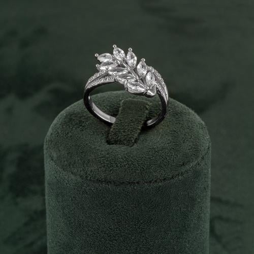 خاتم نسائي تصميم السنبلة فضي مزين بالزركون