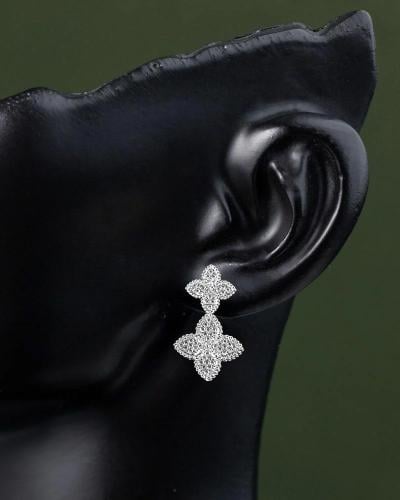 أقراط فضية بتصميم النجوم مزينة بالزركون