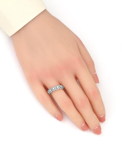 خاتم كوكتيل بتصميم ماسي مرصع بفصوص الزركون المتألق...