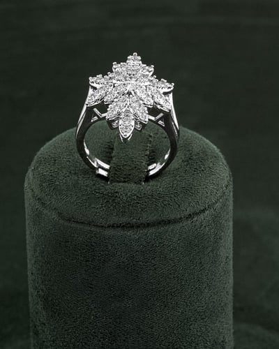 طقم مجوهرات نسائي مزين بالزركون للمناسبات