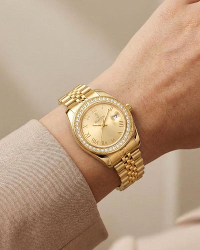 ساعة نسائية من خاتون بتصميم سويسري لون ذهبي