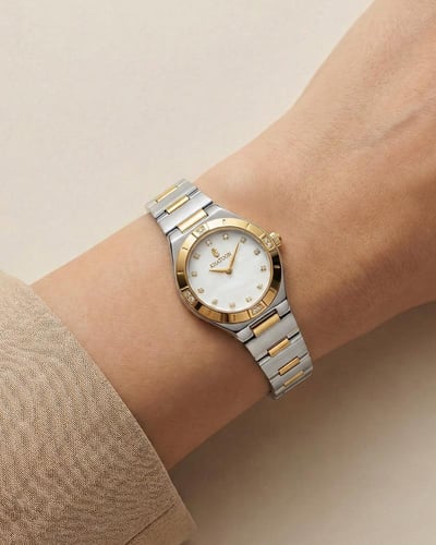 ساعة يد نسائية من خاتون تصميم ثنائي اللون