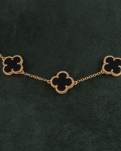 طقم مجوهرات نسائية بتصميم عالمي وردة سوداء