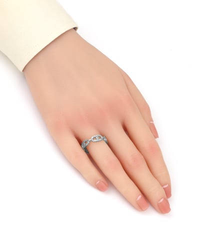 خاتم نسائي تصميم عالمي يزدان بالزركون لون ماسي