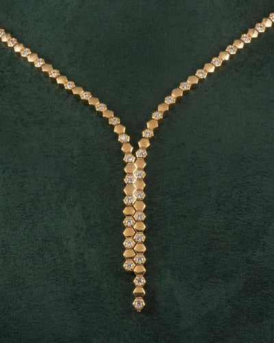 طقم مجوهرات ذهبي راقٍ بحبات زركون