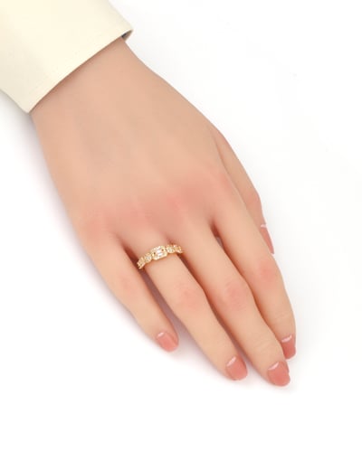 خاتم زواج بتصميم ذهبي مميز