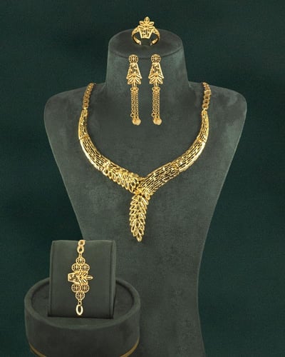 طقم مجوهرات نسائي بلمعة الذهب هدية مثالية