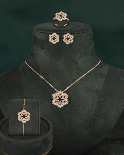 طقم مجوهرات ناعم مزخرف بأحجار الزركون